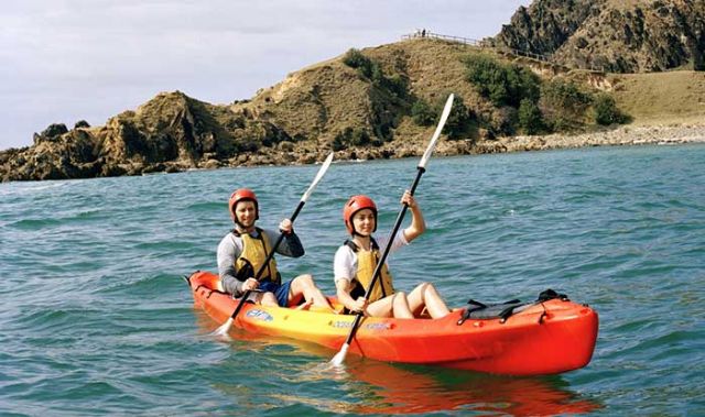 Byron Bay Kayaking Couple